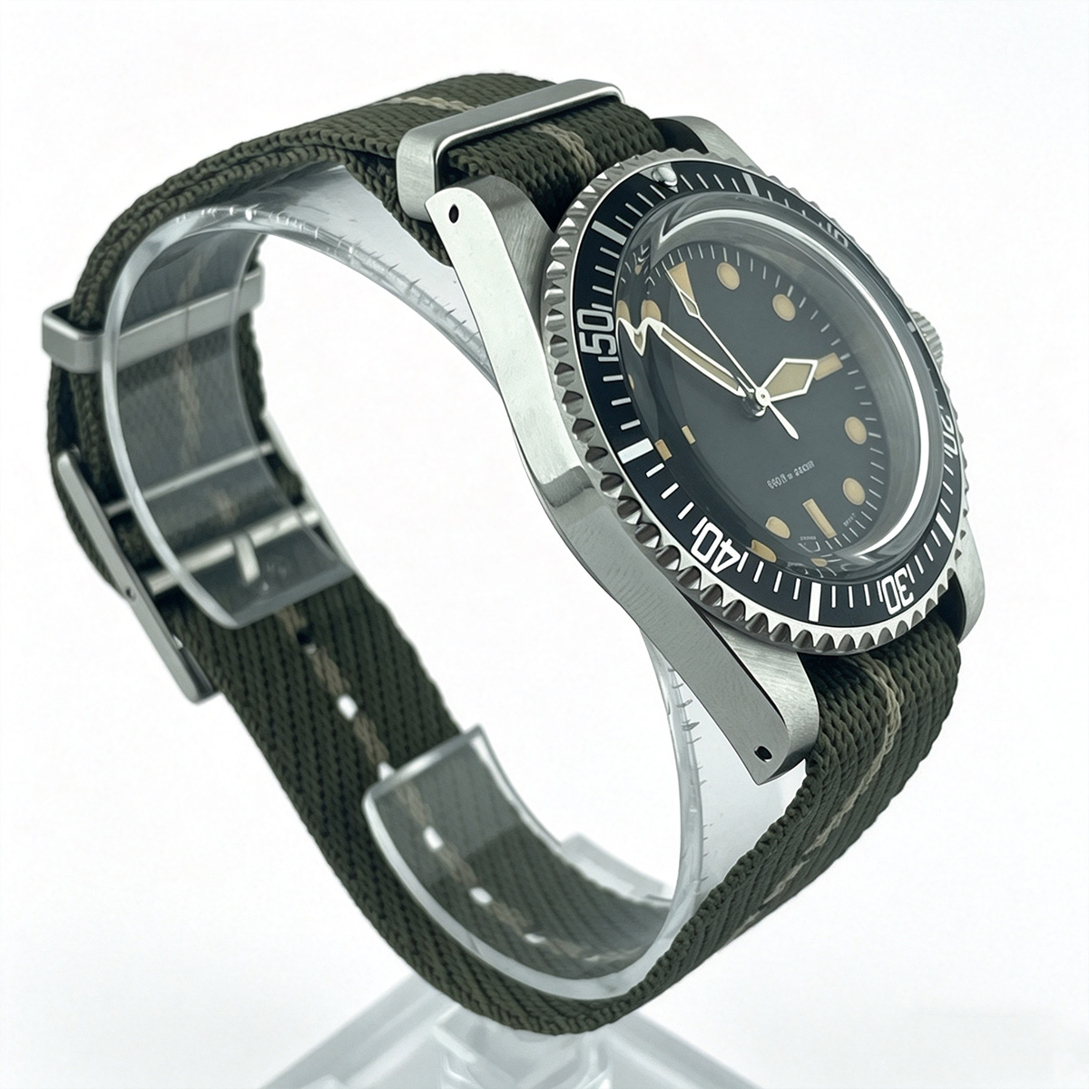 39.5mm Diver Retro Watch No Ca - Tropic Strap Vintage review and price