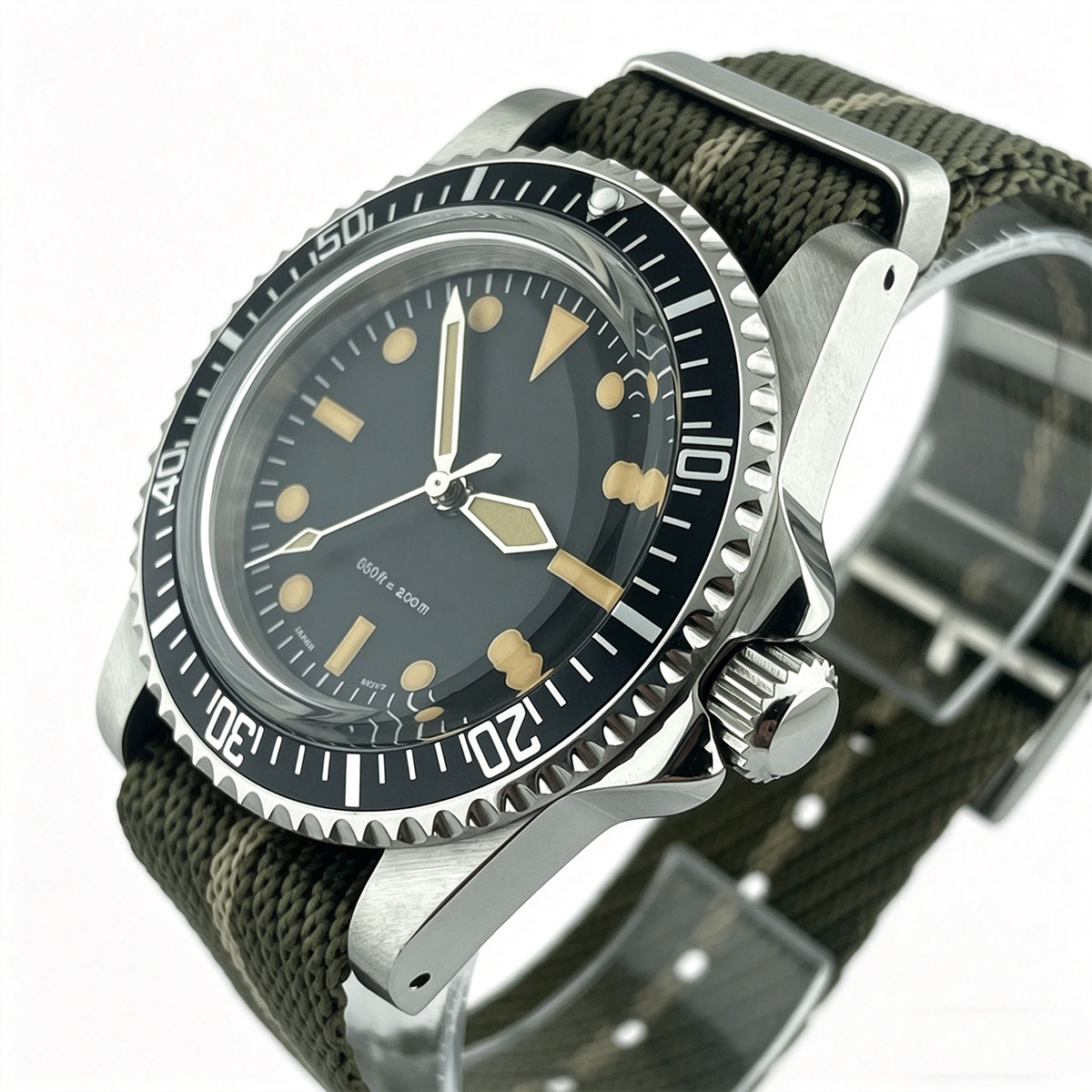 39.5mm Diver Retro Watch No Ca - Tropic Strap Vintage review and price